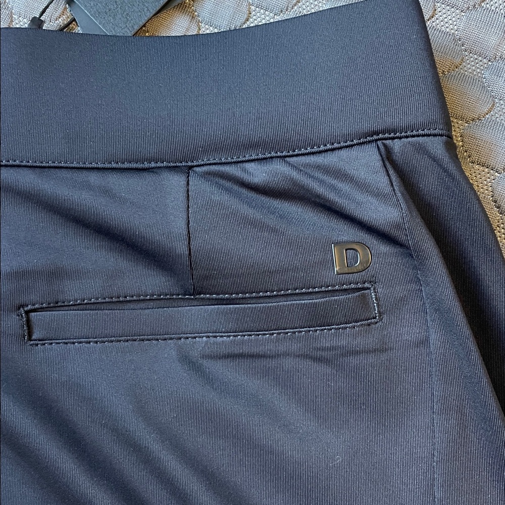 Chic Women's Black Mini Skirt with Pockets - Picture 5 of 5